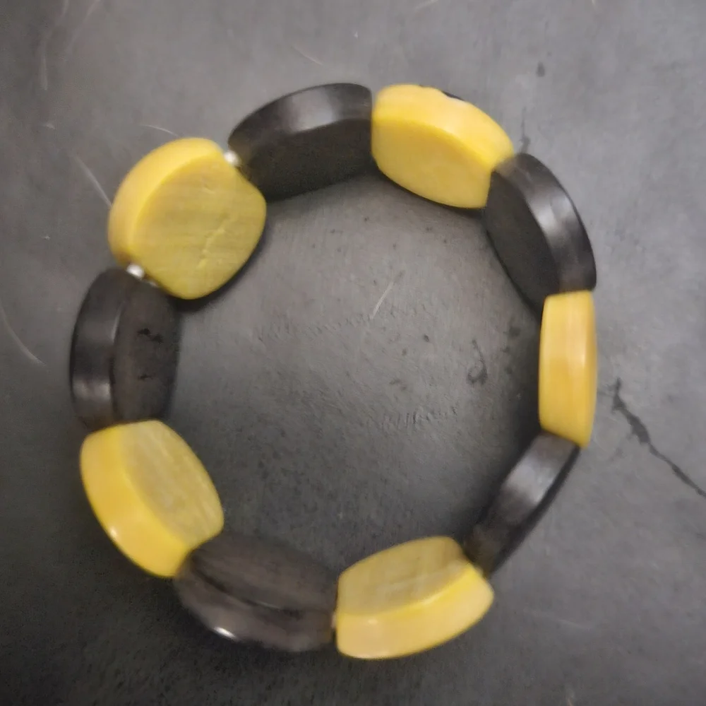 Yellow/green & black circles ⚫️ stretchy elastic bracelet
